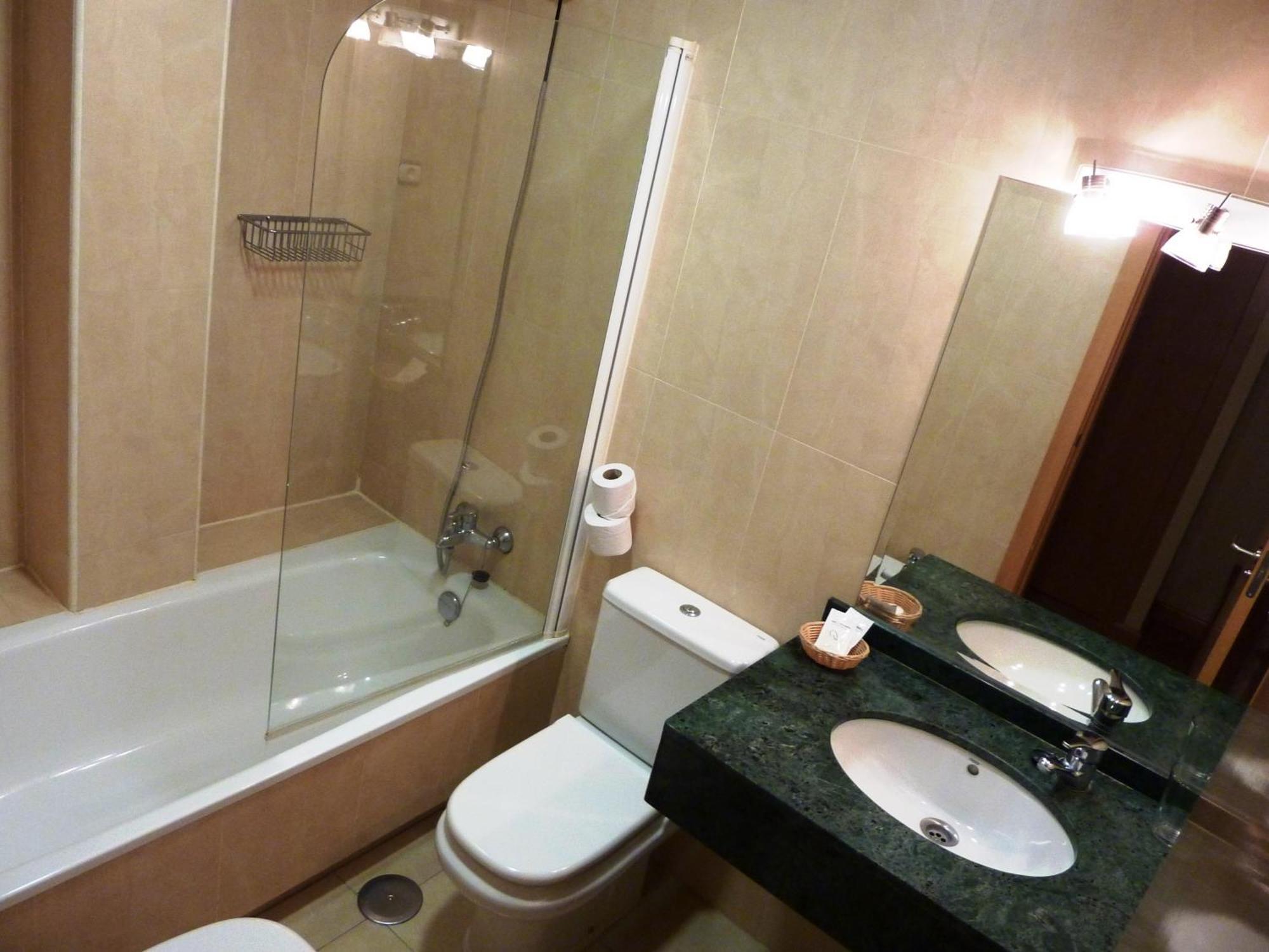 Hostal La Morada La Cisterniga Ruang foto