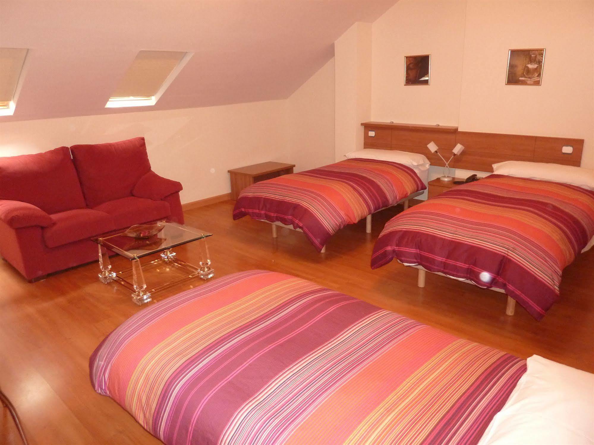Hostal La Morada La Cisterniga Bagian luar foto