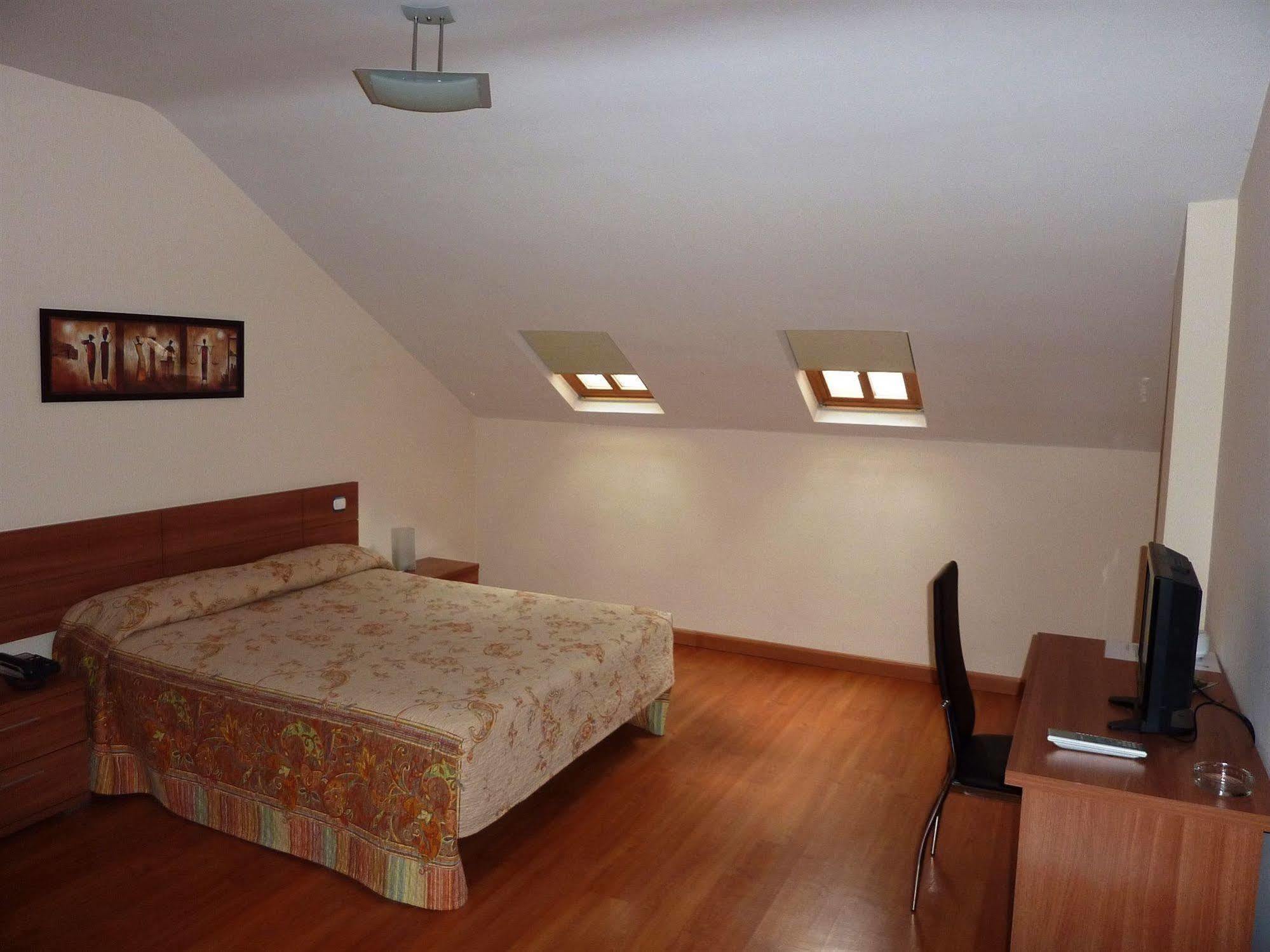 Hostal La Morada La Cisterniga Bagian luar foto