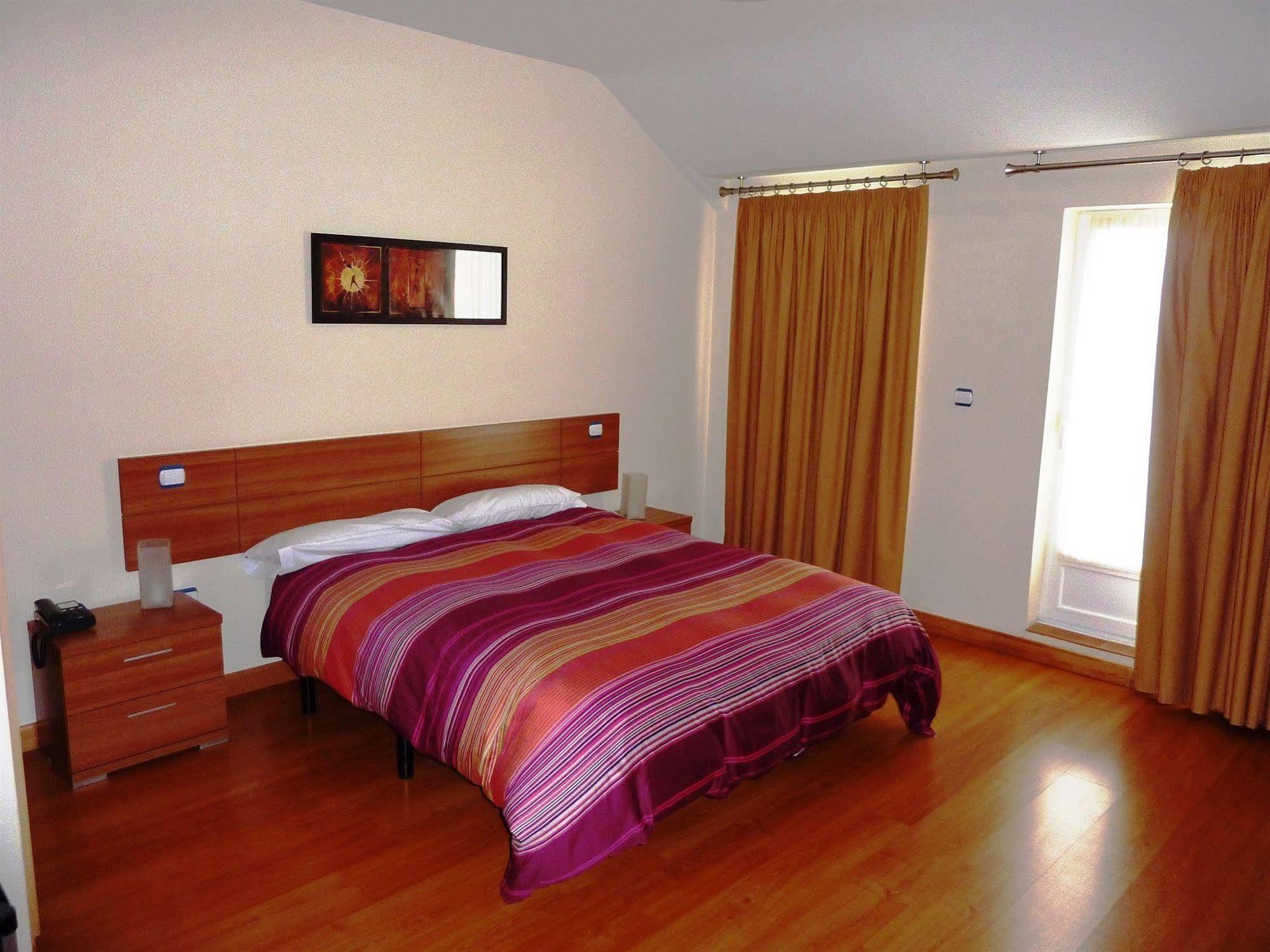 Hostal La Morada La Cisterniga Bagian luar foto