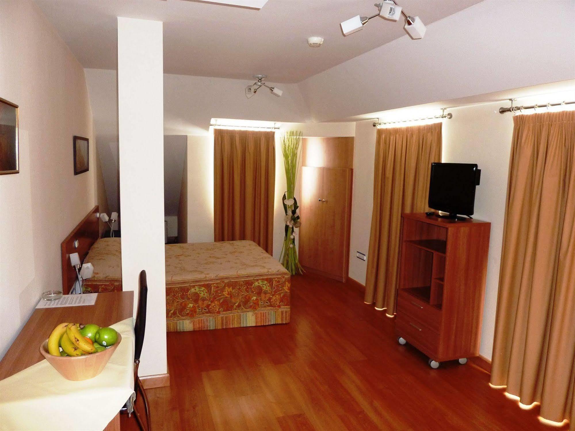 Hostal La Morada La Cisterniga Bagian luar foto