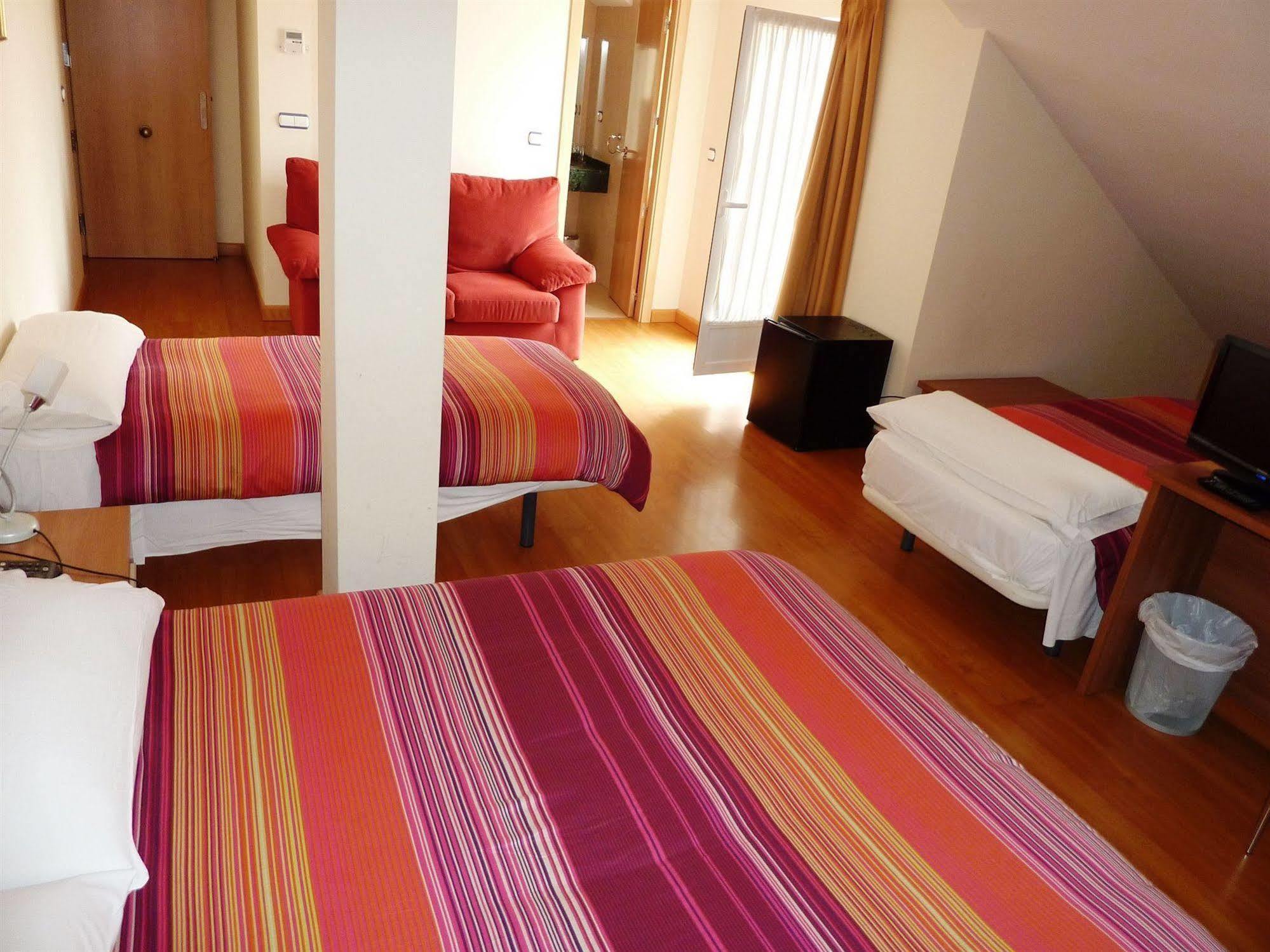 Hostal La Morada La Cisterniga Bagian luar foto